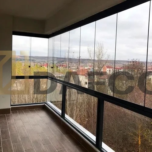 Uși Glisante Pliabile sistem sticlă